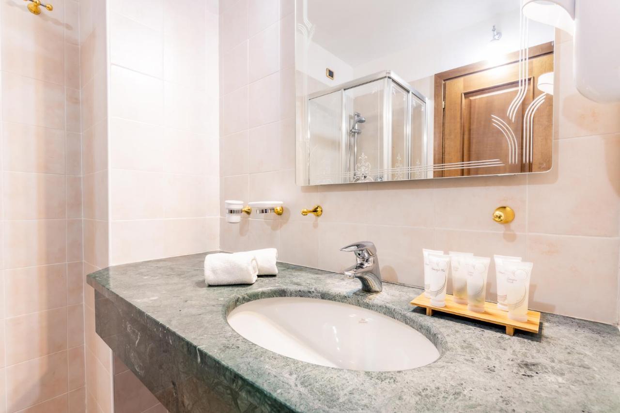 Hotel Cristallo Sestriere Ngoại thất bức ảnh